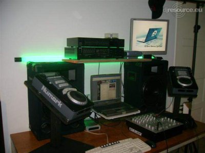Our MEMBERS can Enlarge : Roov's DJ-Booth
